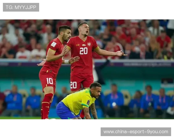 内马尔拖球变向进入中路，巴西再次创造连击场面——从球场到训练场的节拍